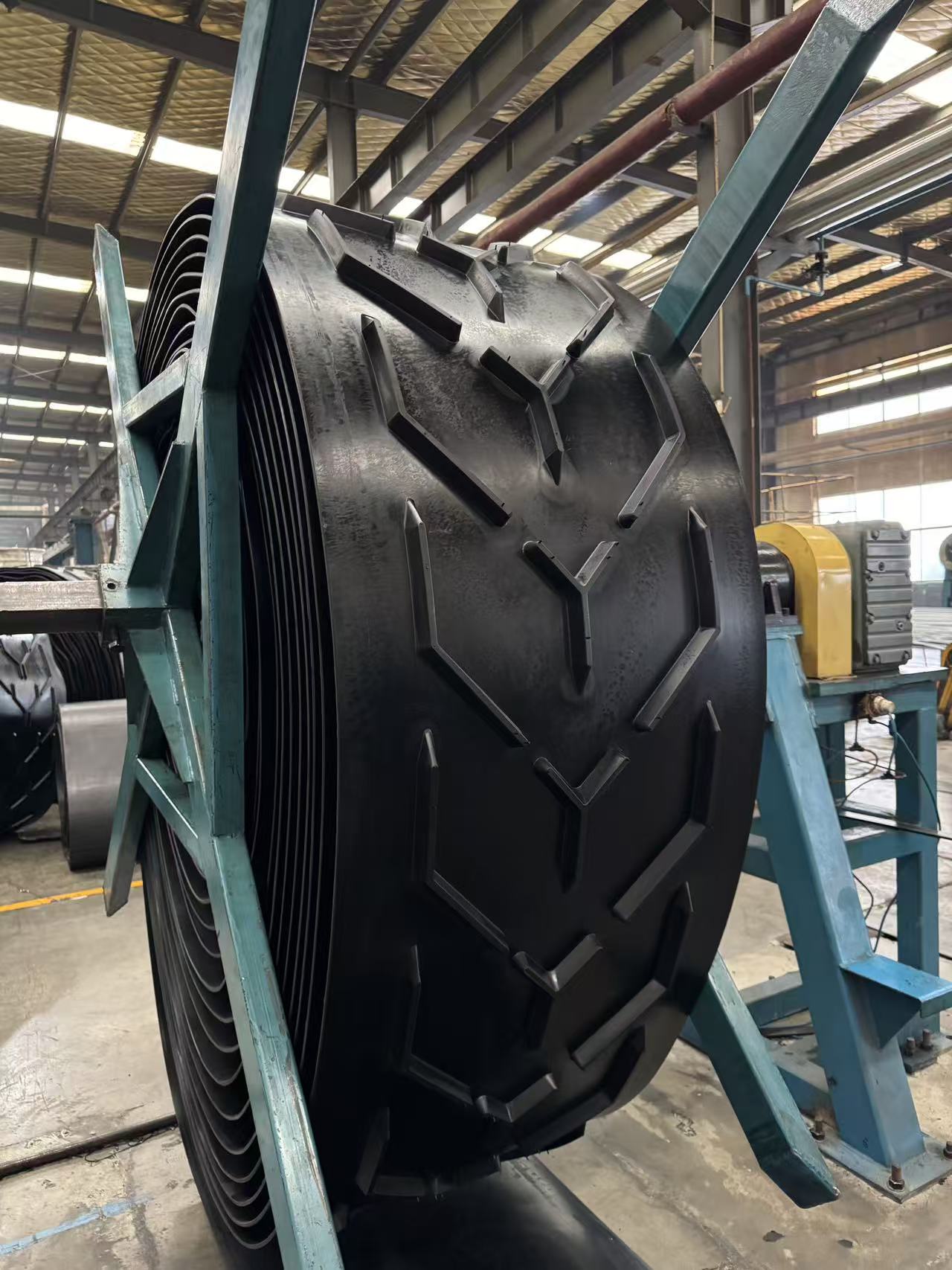 OEM Chevron Belt Solutions from China: Custom Conveyor and Elevator Belts